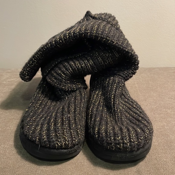 UGG Classic Cardy Knit Gold & Black Sweater Boots Size 6 - Picture 2 of 11